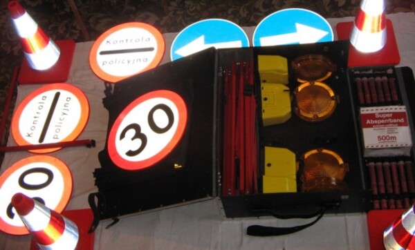 Zestaw walizkowy znaków drogowych ZAPORA STRAZ
